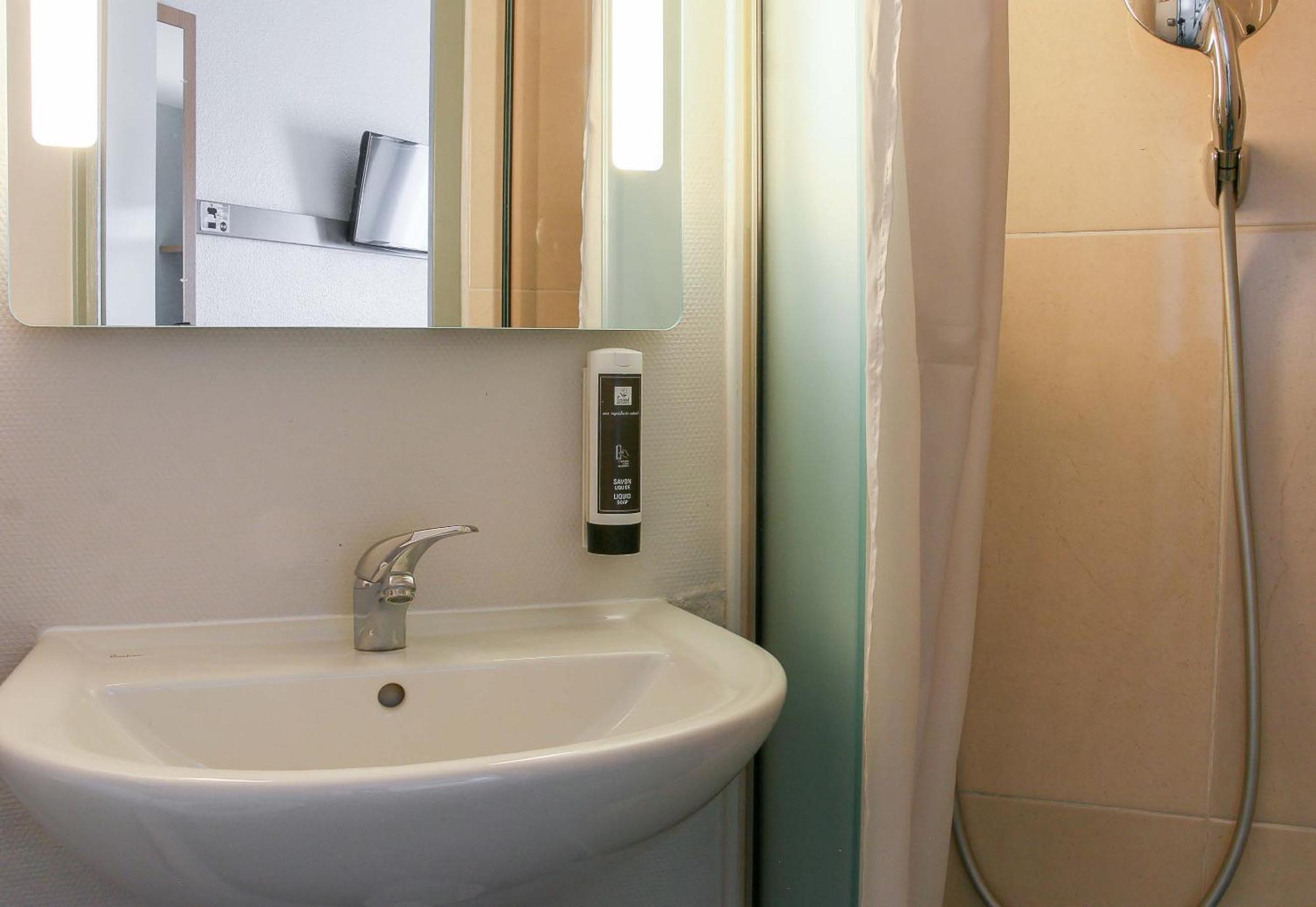 B&B Hotel Marseille Estaque Bagian luar foto