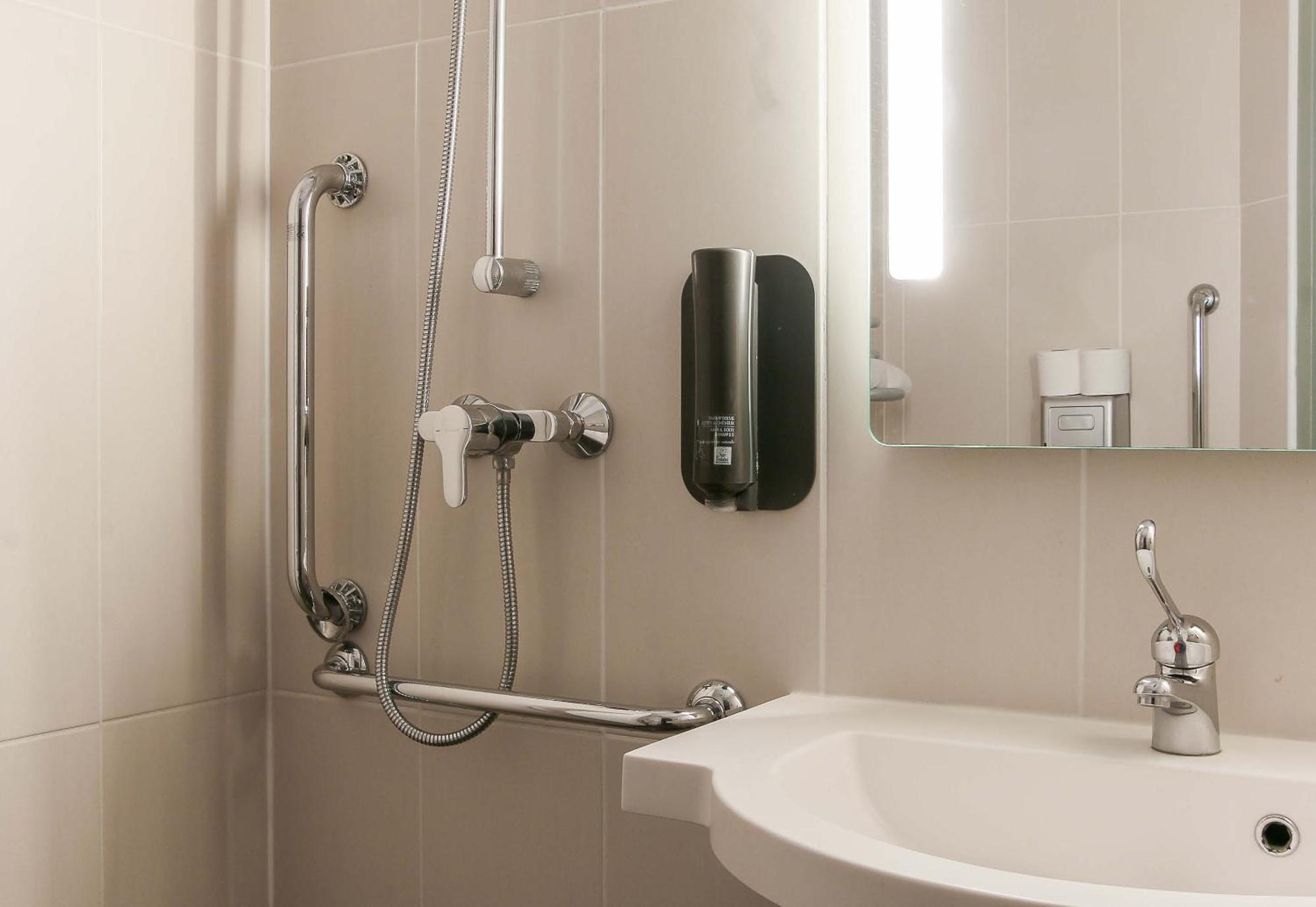 B&B Hotel Marseille Estaque Bagian luar foto